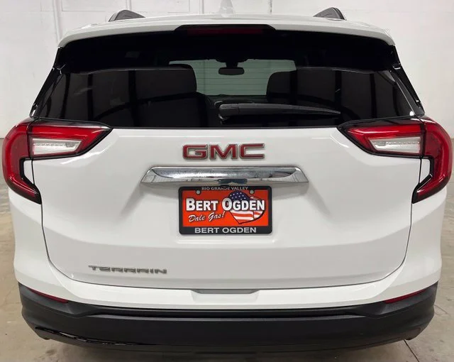Used 2023 White GMC SLE image 5