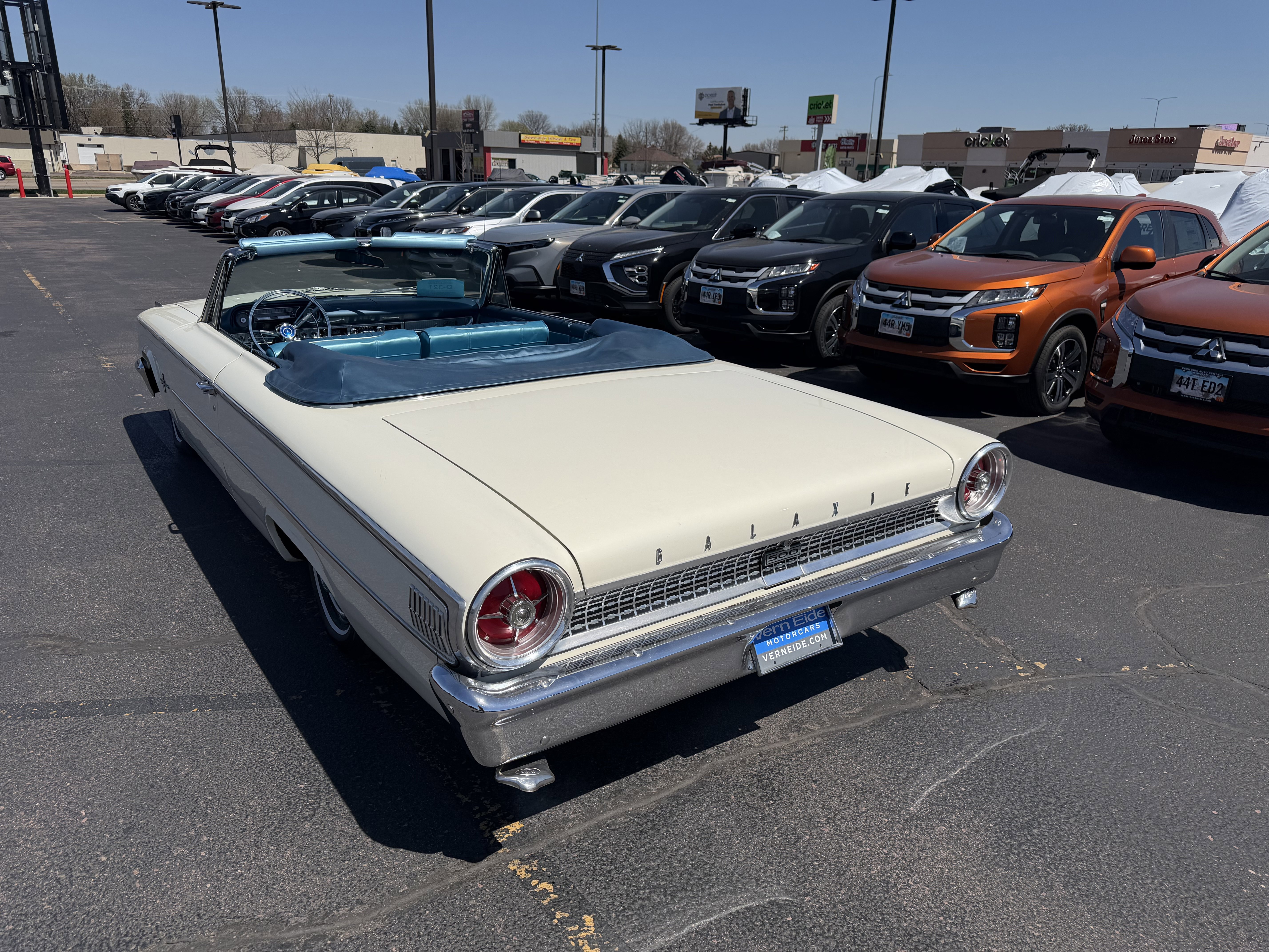 Used 1963 White Ford  image 3