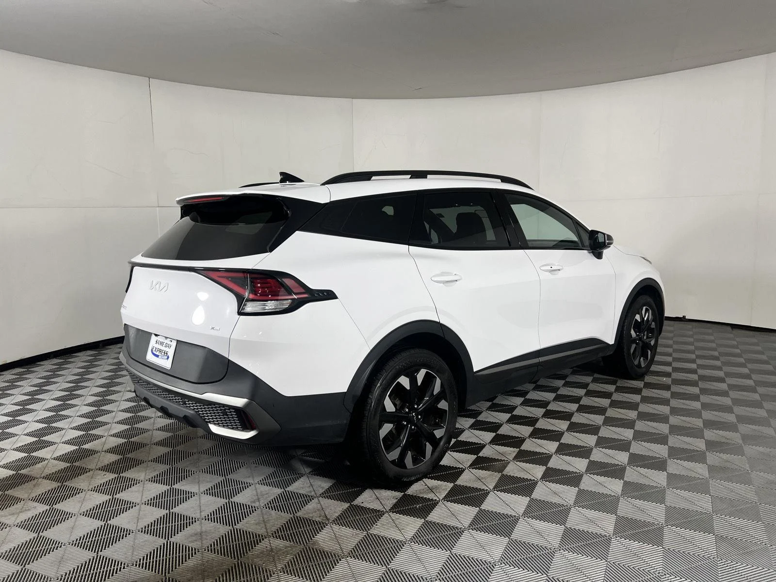 Used 2023 Glacial White Pearl Kia X-Line image 34