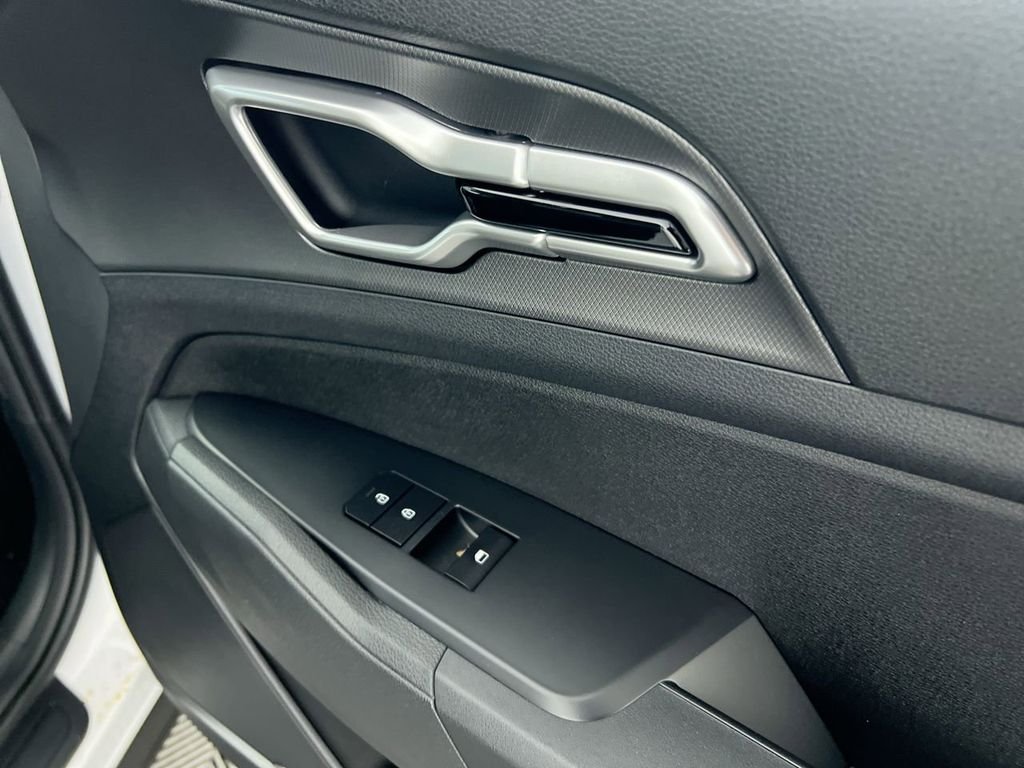 New 2026 Glacial White Pearl Kia LX image 30