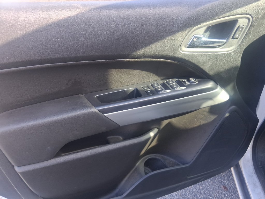 Used 2022 White Chevrolet LT image 9