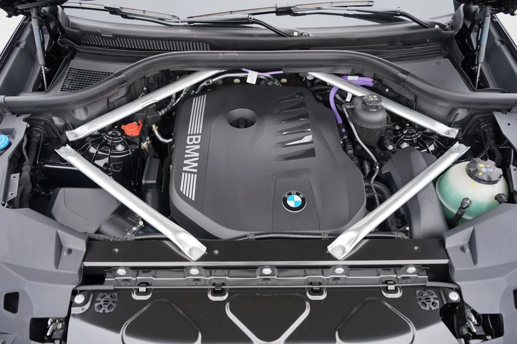 Used 2026 Black BMW sDrive40i image 21
