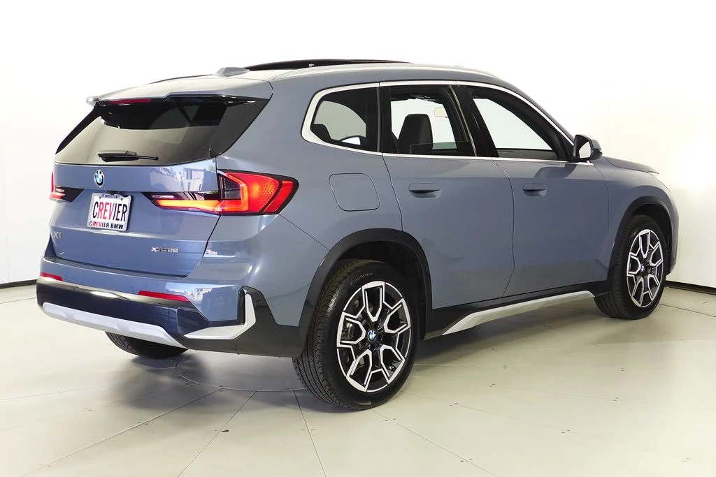 Used 2025  BMW xDrive28i image 7