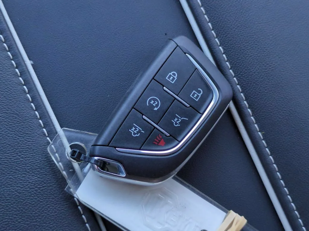 Used 2025 Crystal White Tricoat Cadillac Sport Platinum image 29