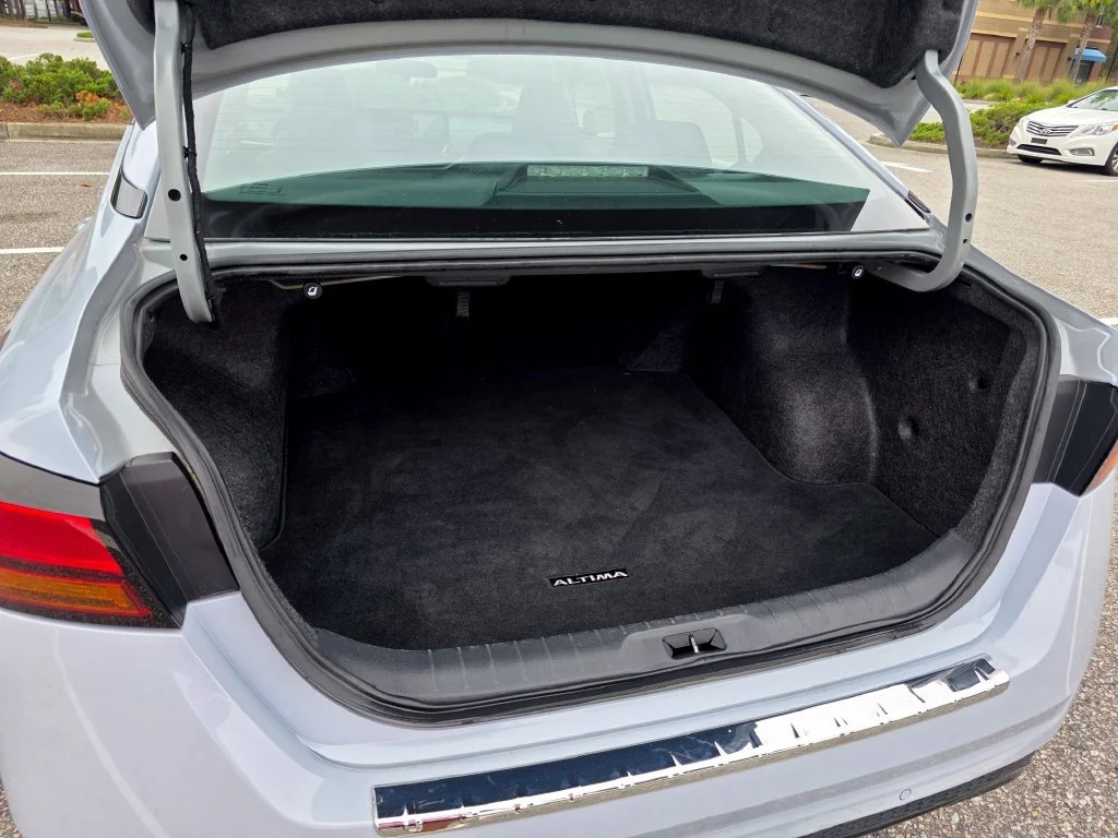 Used 2023 Gray Nissan SR FWD image 34
