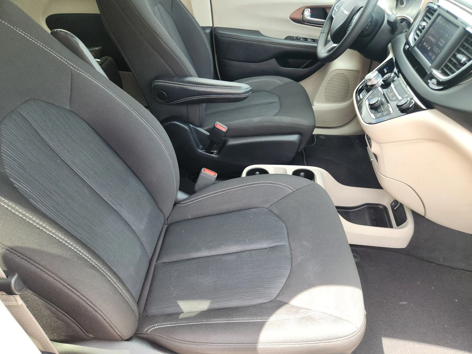 Used 2024 Silver Chrysler LX image 13
