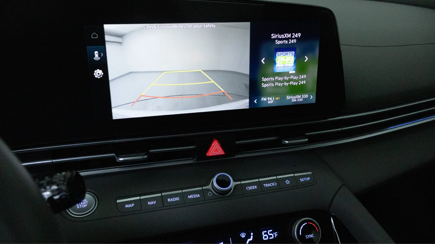 Used 2025 White Hyundai SEL Convenience image 17