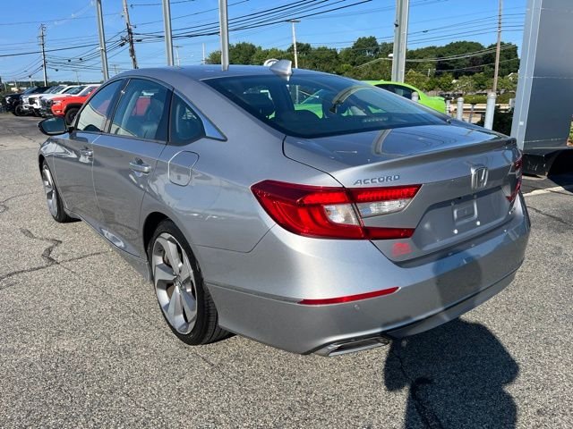 Used 2018 Lunar Silver Metallic Honda Touring image 5