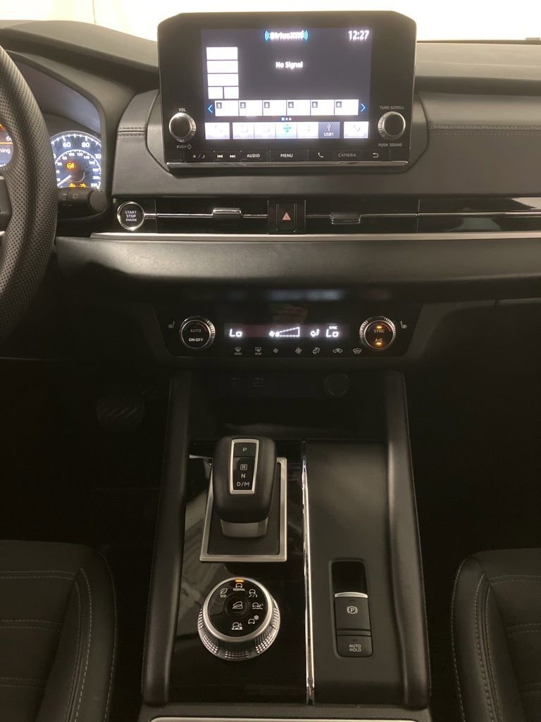 Used 2023  Mitsubishi SE image 3