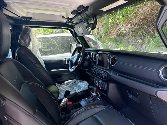 Used 2022 Black Clearcoat Jeep Overland image 9