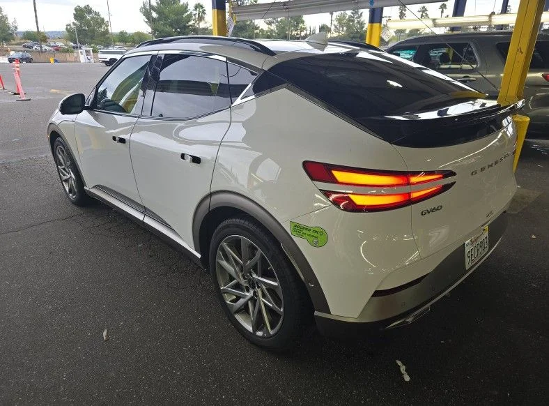 Used 2023 White Genesis Advanced image 3