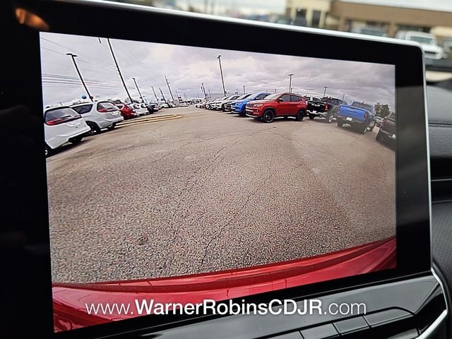 New 2026 Red Hot Pearl-Coat Exterior Paint Jeep Latitude image 20