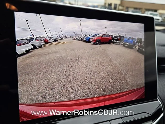 New 2026 Red Hot Pearl-Coat Exterior Paint Jeep Latitude image 20