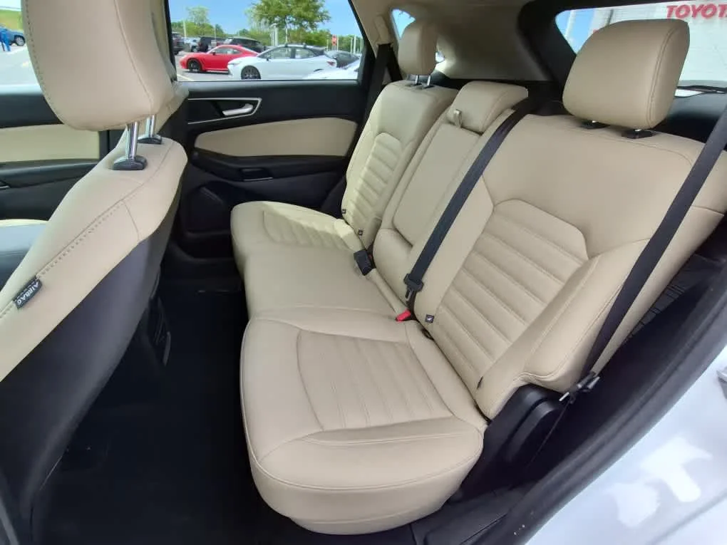 Used 2021 Oxford White Ford SEL image 7
