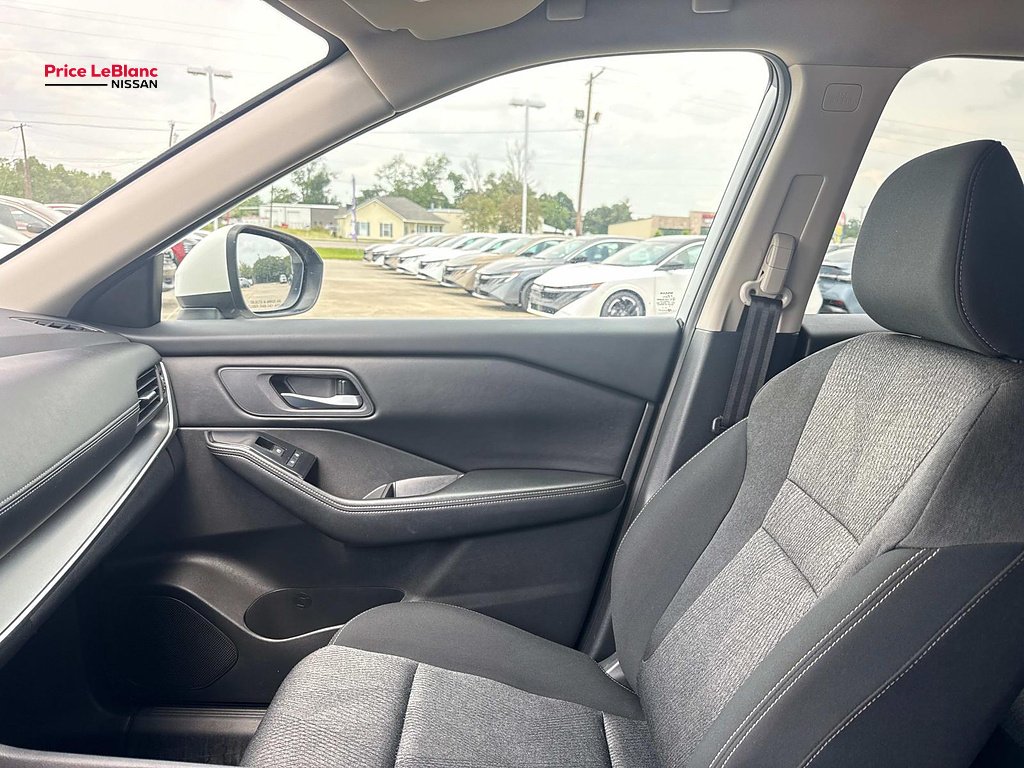 Used 2024 Everest White Pearl Nissan SV image 15
