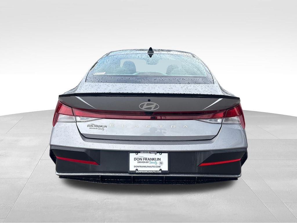 Used 2025 Silver Hyundai SEL Sport image 4