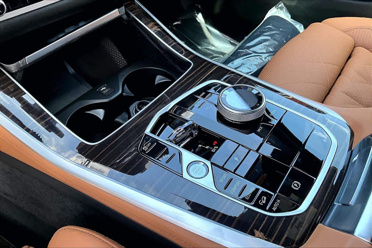 New 2026 Mineral White Metallic BMW xDrive40i image 7