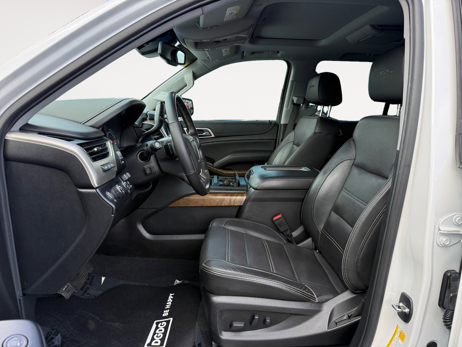 Used 2019 WHITE FROST TRICOAT GMC Denali image 10
