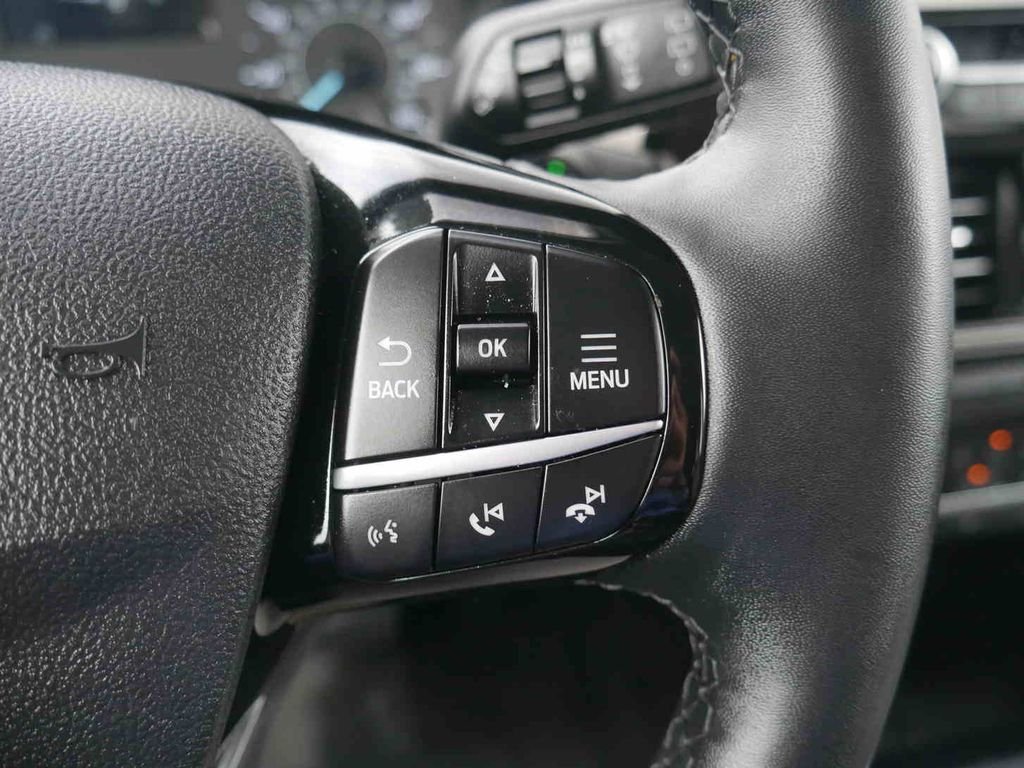 Used 2022 Red Ford SE image 29