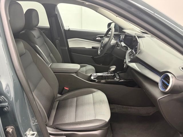 Used 2025 Gray Chevrolet LT image 33