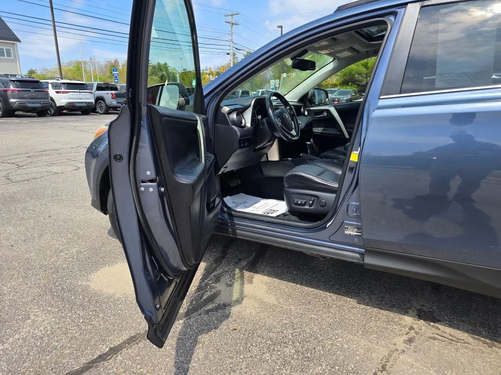 Used 2014 Shoreline Mist Toyota 4WD Limited image 9