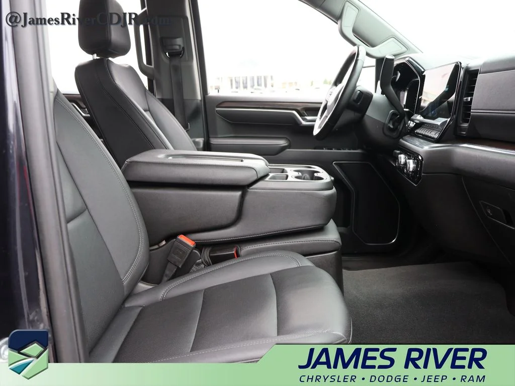 Used 2025 Silver GMC SLT image 9