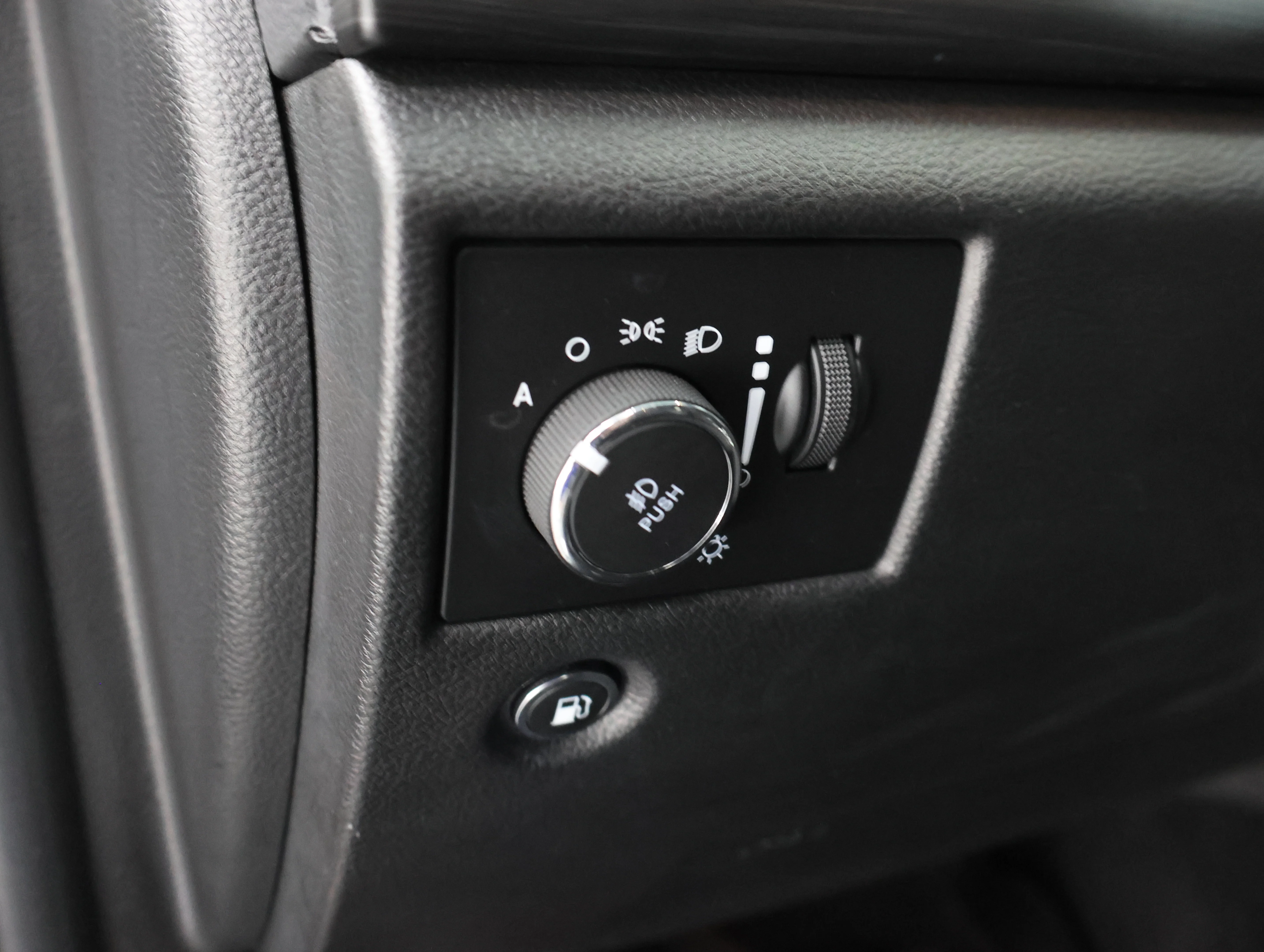 Used 2020 Sting-Gray Clearcoat Jeep Altitude image 42