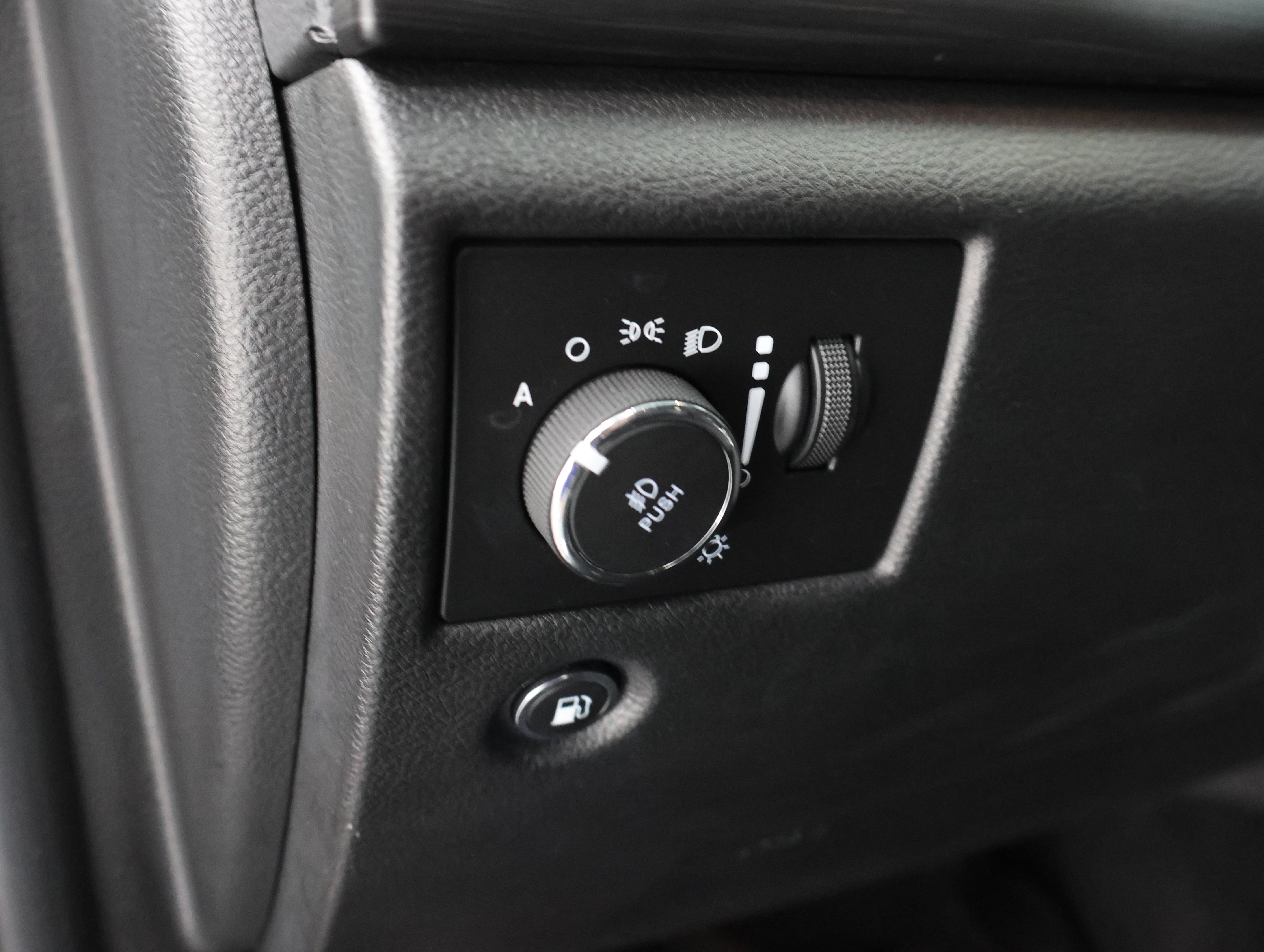 Used 2020 Sting-Gray Clearcoat Jeep 4x4 Altitude: ALTITUDE-4WD-NAV-MOON-HEATED SEATS-BACKUP CAM-1 OWNER image 42