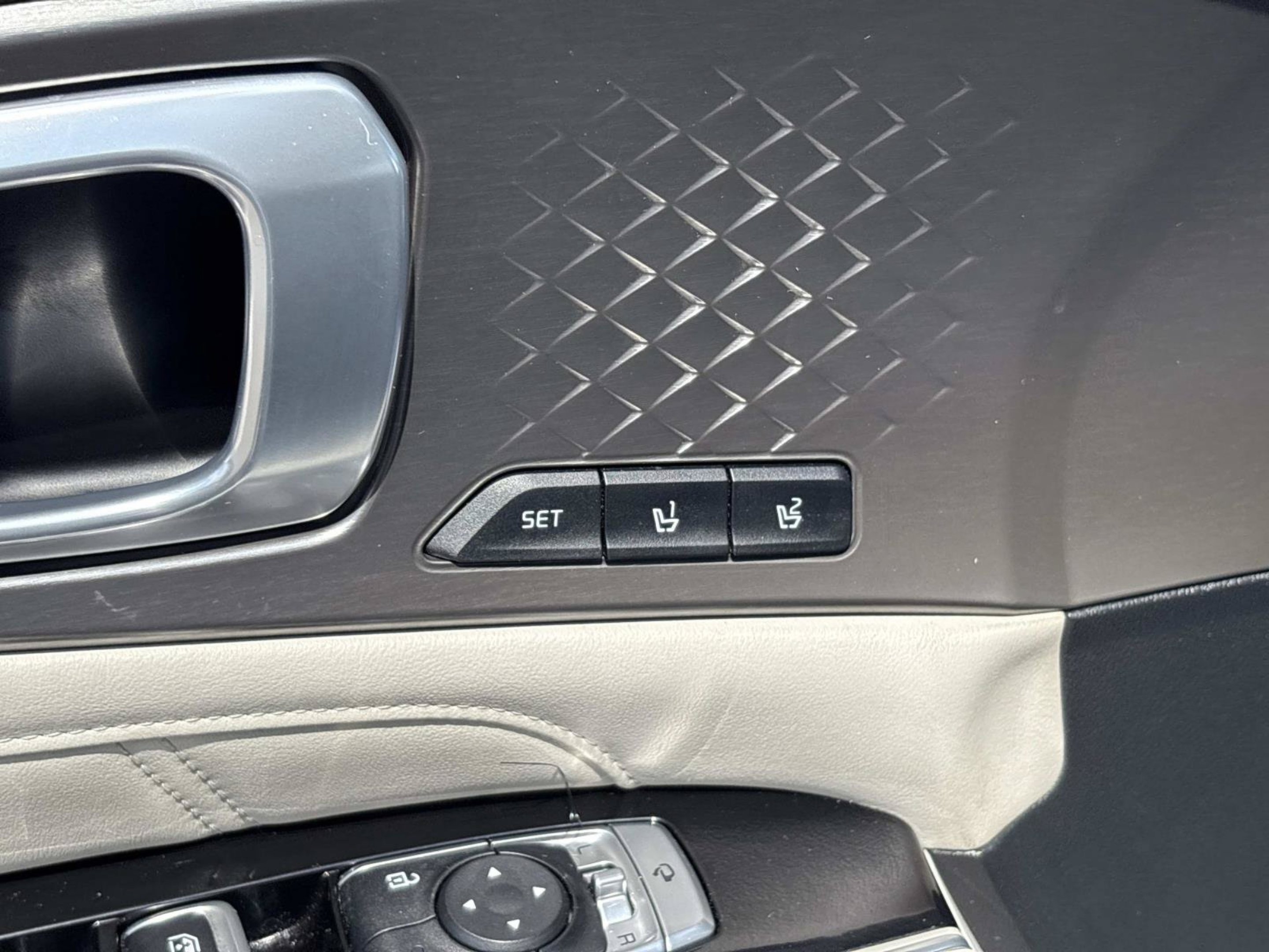 Used 2022 Silky Silver Kia SX Prestige image 22