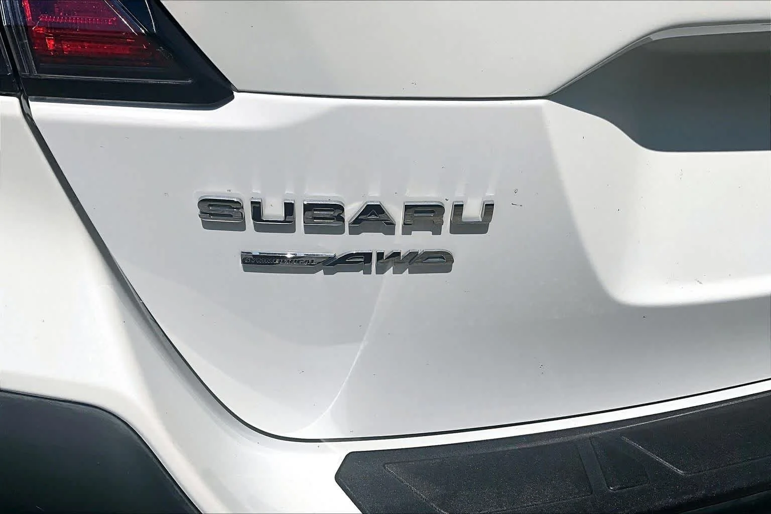 Used 2022 Crystal White Pearl Subaru Limited image 10