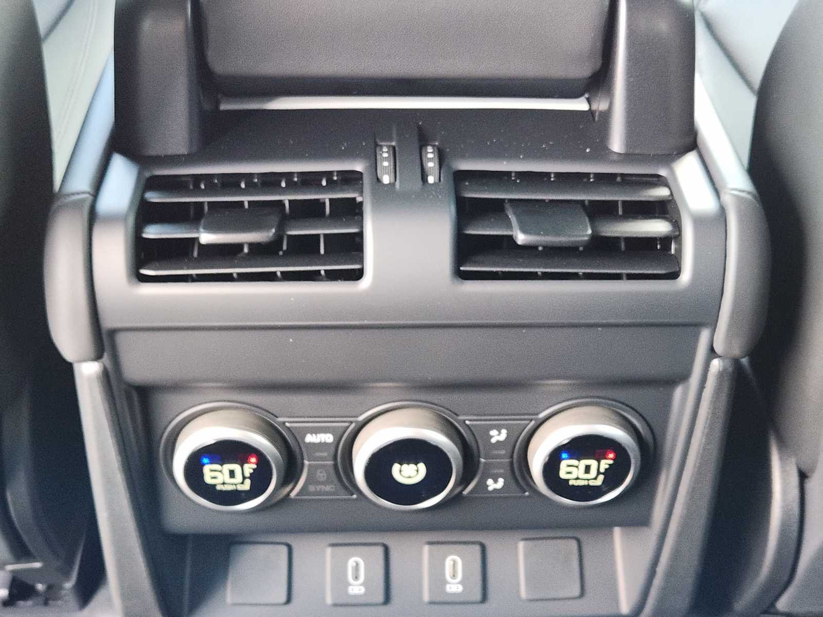 New 2026 Woolstone Green LAND ROVER X-Dynamic SE image 28