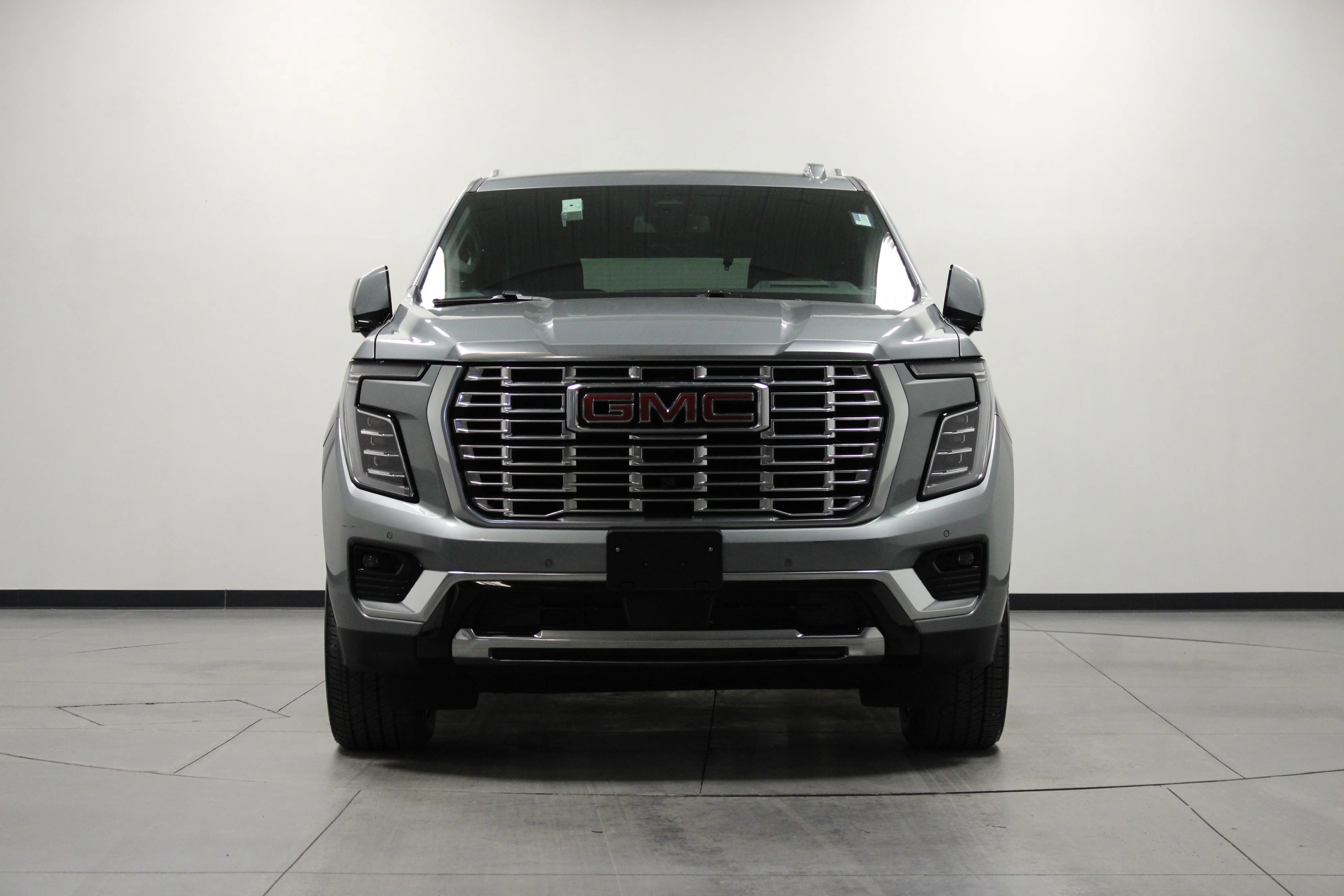 Used 2025 Sterling Metallic GMC Denali image 9
