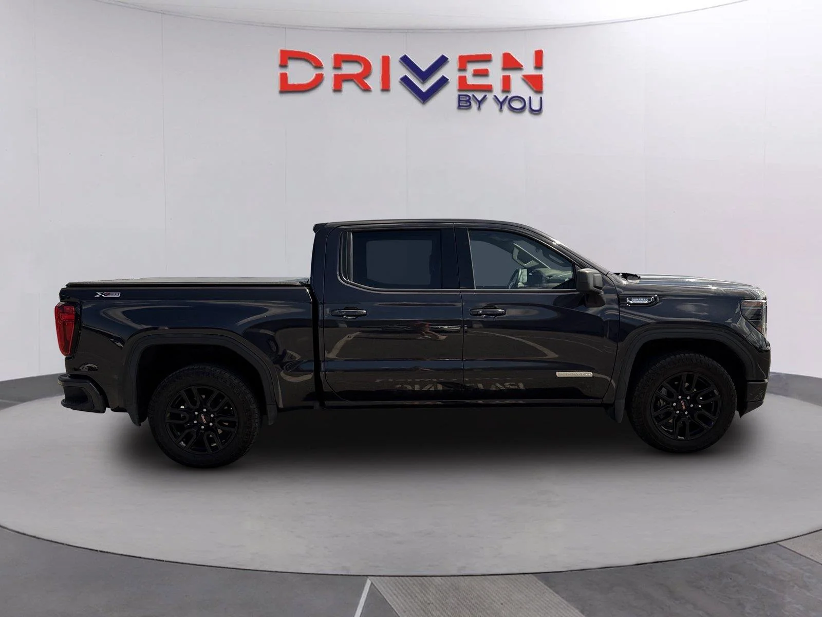 Used 2023 TITANIUM RUSH METALLIC GMC Elevation image 3