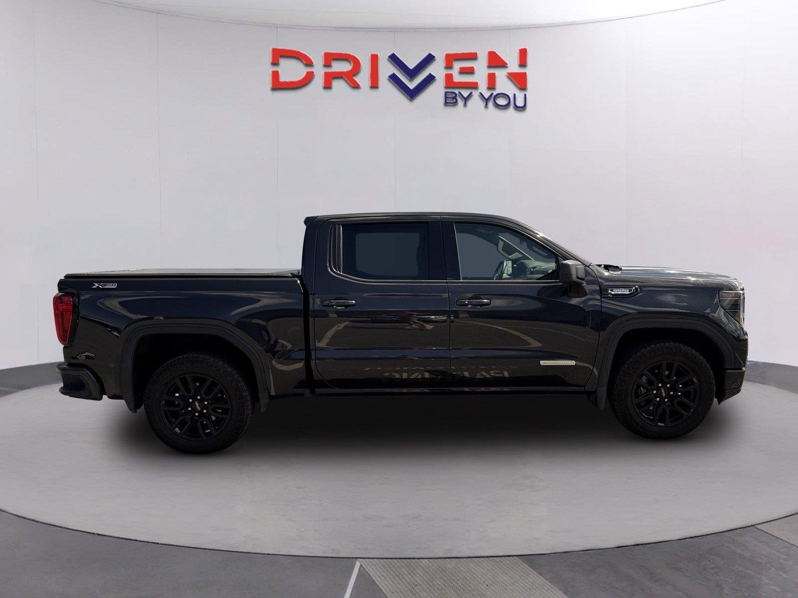 Used 2023 TITANIUM RUSH METALLIC GMC Elevation image 3