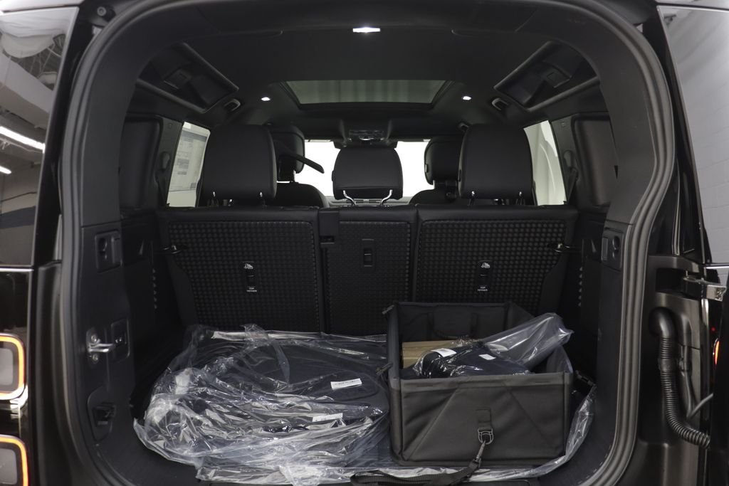 New 2026 Santorini Black LAND ROVER X-Dynamic SE image 18