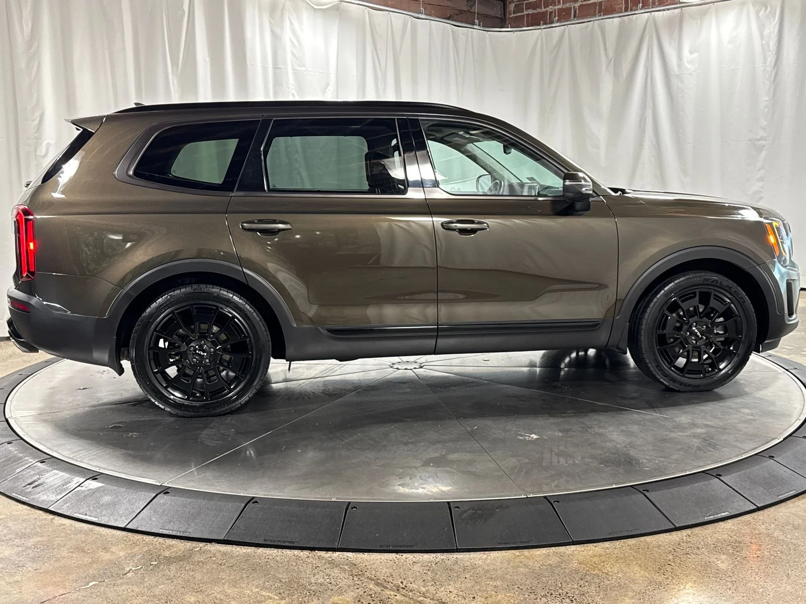 Used 2022 Green Kia EX image 6