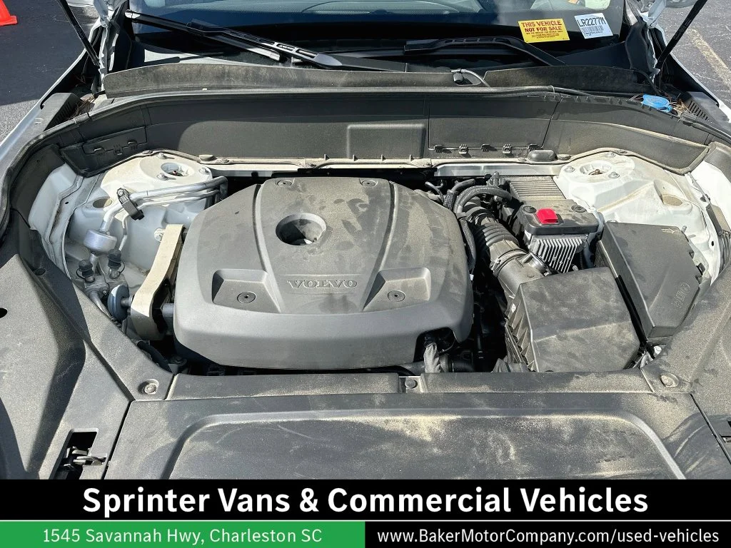 Used 2022 Crystal White Volvo T6 Momentum image 28