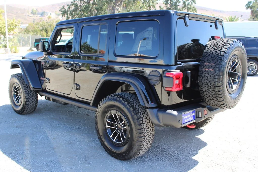 New 2026 Black Clear-Coat Exterior Paint Jeep Rubicon X image 6