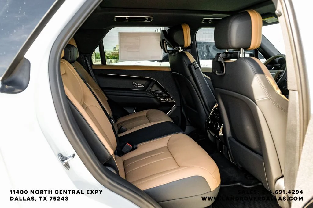 New 2026 Fuji White Land Rover Dynamic SE image 33