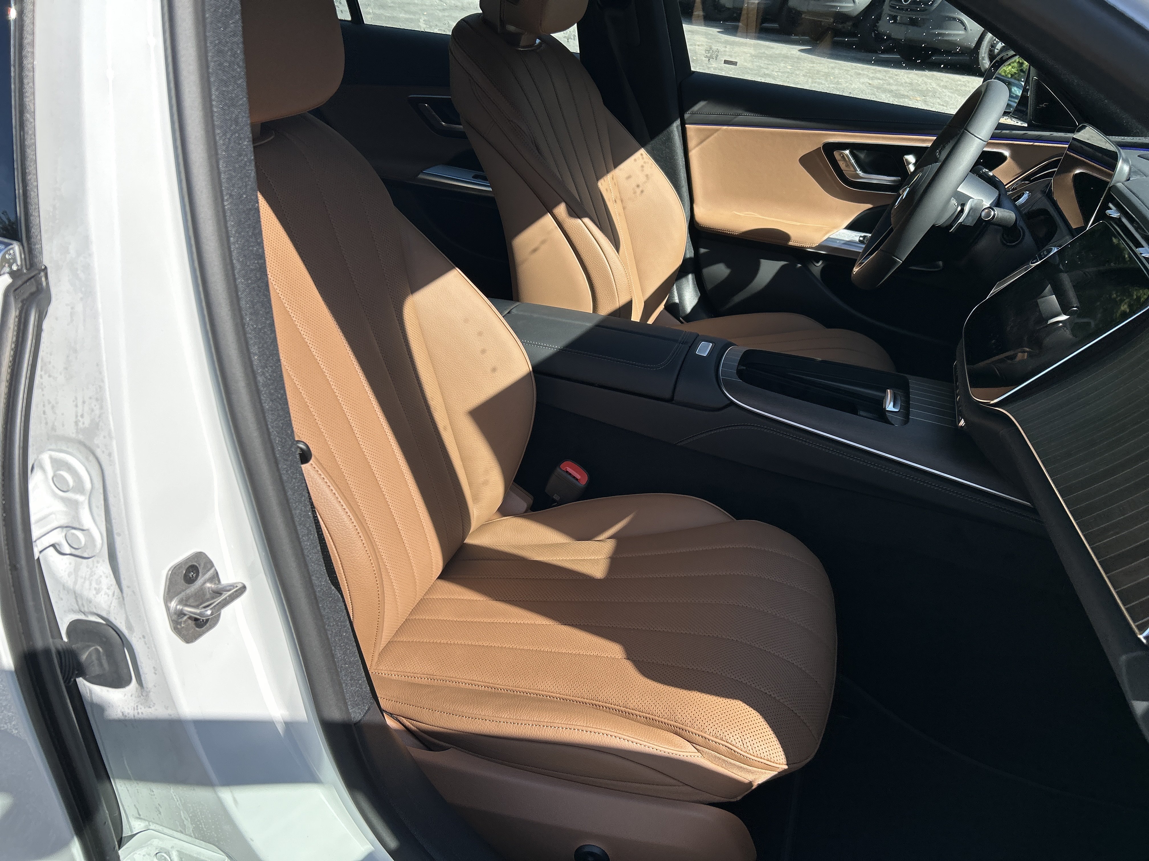 New 2026 MANUFAKTUR Moonlight White Metallic Mercedes-Benz E 450 4MATIC® Sedan image 45