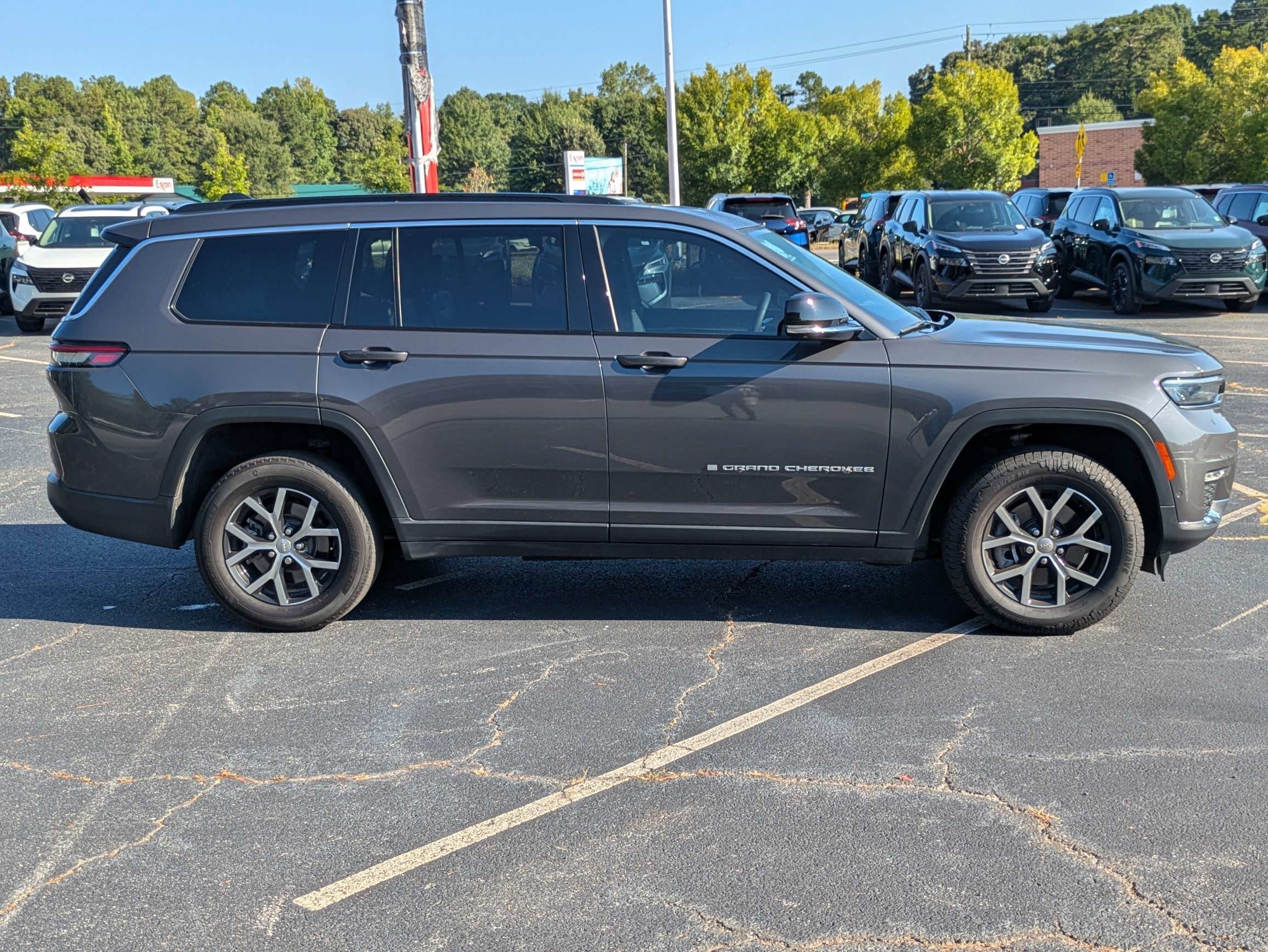 Used 2024 Gray Jeep Limited image 2
