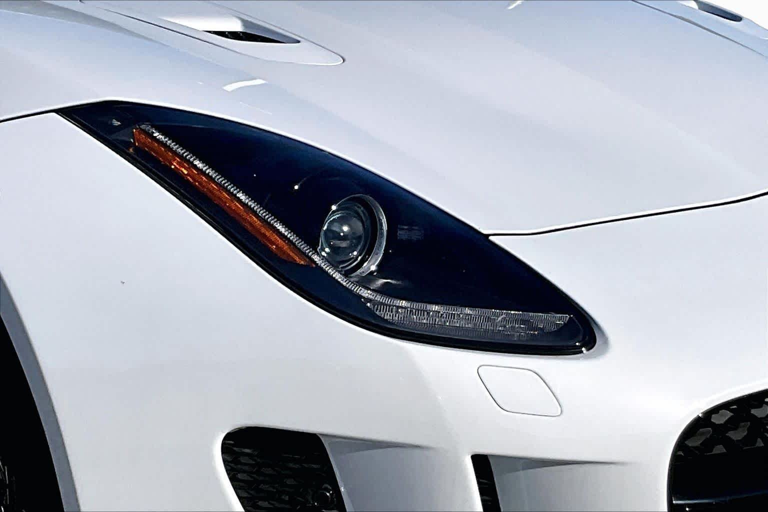 Used 2016  Jaguar R image 20
