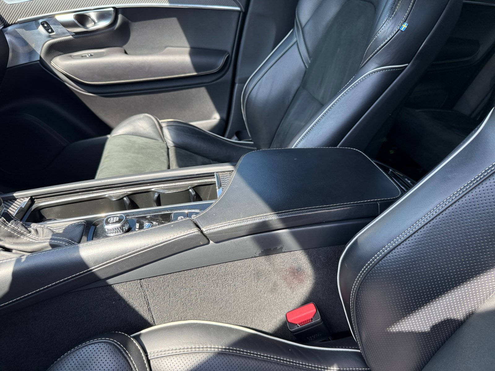 Used 2019 Onyx Black Metallic Volvo T6 R-Design image 14