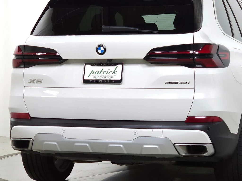 Used 2025 White BMW xDrive40i image 8