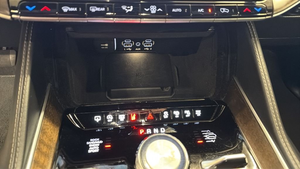 Used 2024 Black Jeep L image 21