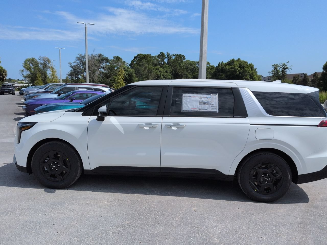 New 2027 Snow White Pearl Kia LX image 7