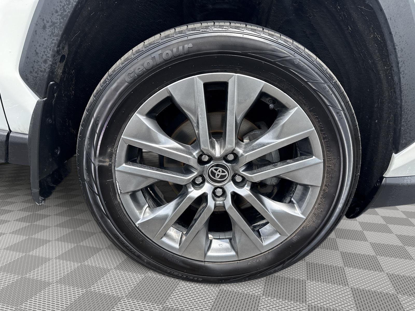 Certified Used 2022 Blizzard Pearl Toyota XLE Premium image 7