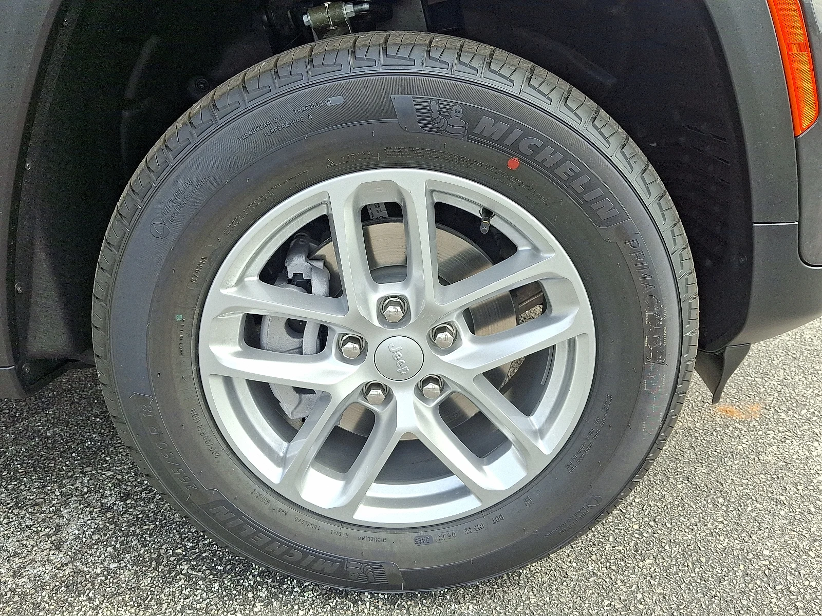 New 2025 Baltic Gray Metallic Clear-Coat Exterior Paint Jeep Laredo X image 10
