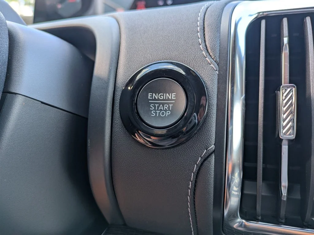 New 2026 Star White Metallic Tri-Coat Ford Platinum image 36
