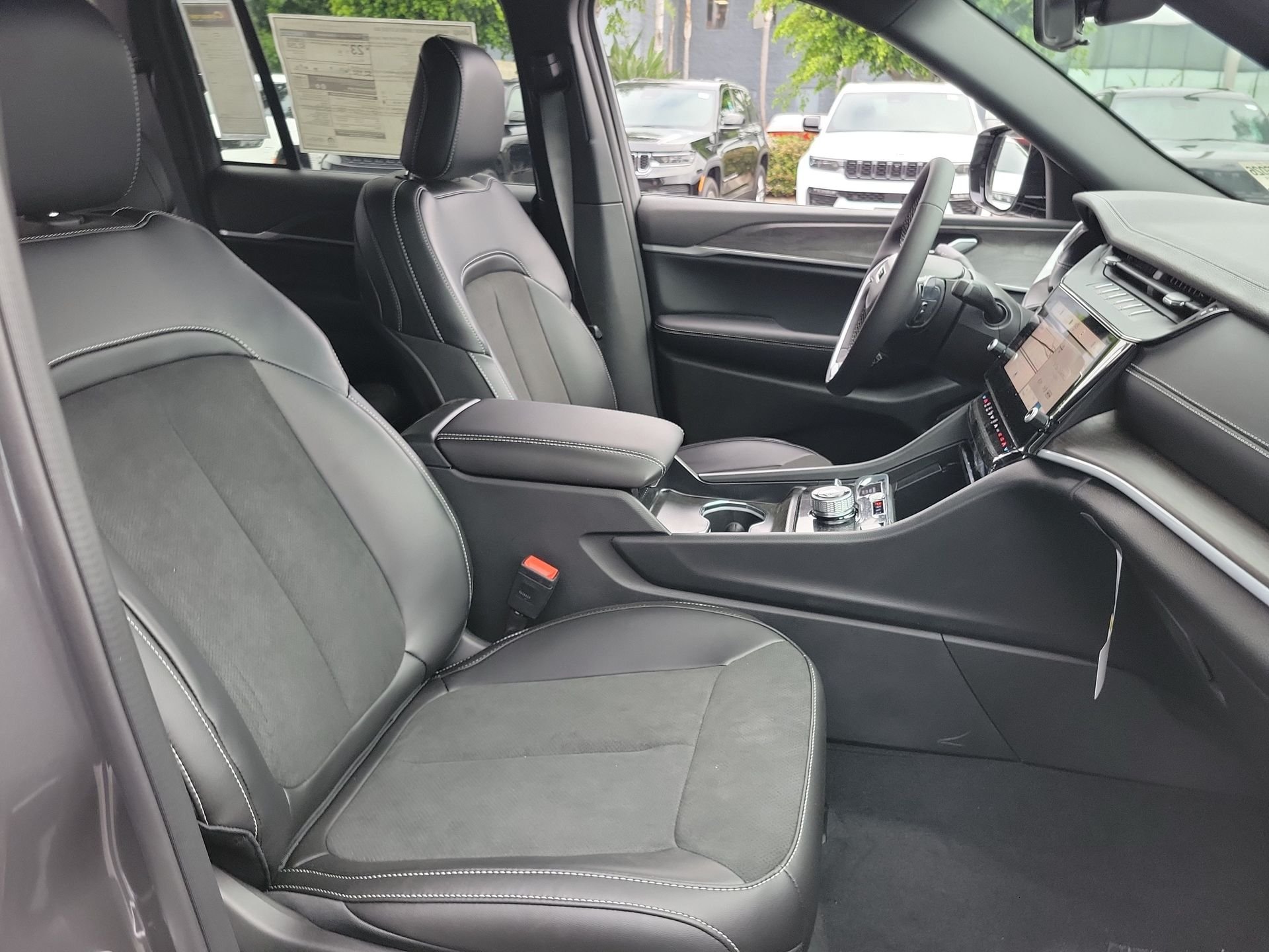 New 2026 Baltic Gray Metallic Clear-Coat Exterior Paint Jeep Altitude image 15